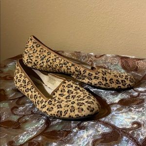 UGG Leopard Studds Flats Sz. 10